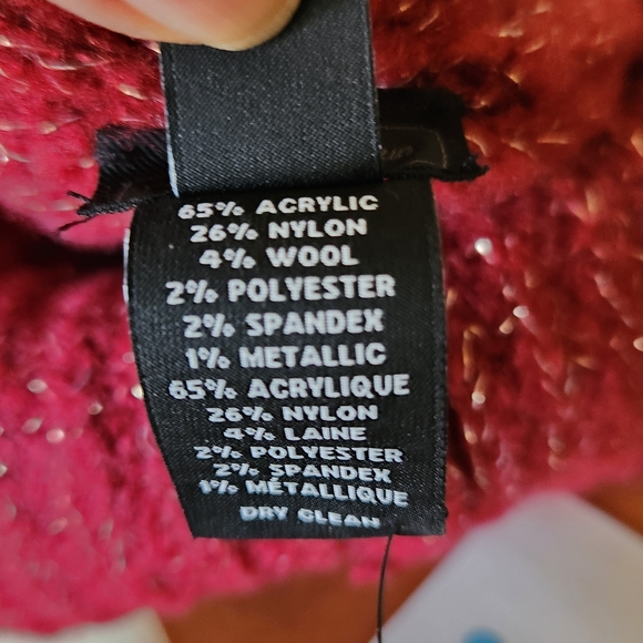 Saks Fifth Avenue Berry Red Knit Hat with Gold Lurex Metallic Thread very Soft - Picture 6 of 13